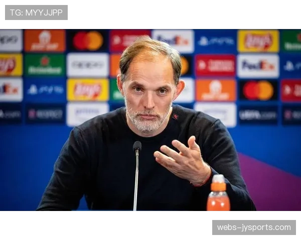 争议瞬间:VAR长时间复核后,裁判取消拜仁点球判罚,图赫尔愤怒抗议。 争议瞬间:VAR长时间复核后,裁判取消拜仁点球判罚,图赫尔愤怒抗议。